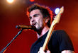 Juanes, cantando en directo