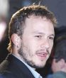 Heath Ledger falleció a los 28 años después de una sobredosis de medicamentos con receta, aunque dejó grandes interpretaciones en el recuerdo de sus admiradores