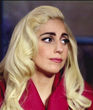 Lady GaGa sin mucho maquillaje en un show televisivo