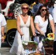 Britney paseando a sus hijos con una amiga