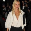 Gwyneth Paltrow con pantalones negro y camisa blanca. Gwyneth Paltrow con pantalones negro y camisa blanca.