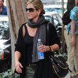 Jennifer Aniston está feliz y así lo refleja su cara cada vez que se le ve por la calle Jennifer Aniston está feliz y así lo refleja su cara cada vez que se le ve por la calle