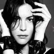 Liv Tyler en el afiche publicitario de Givenchy Liv Tyler en el afiche publicitario de Givenchy