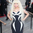 Nicki Minaj, la chica de las pelucas con un vestido que pronuncia sus curvas Nicki Minaj, la chica de las pelucas con un vestido que pronuncia sus curvas