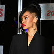 Rihanna apareció con pelo muy oscuro últimamente