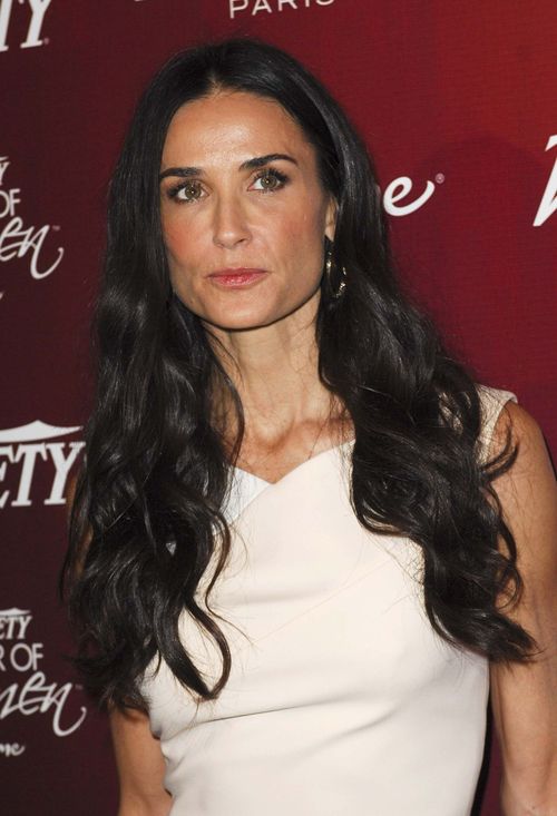 Demi Moore, Ashton Kutcher - Demi Moore y su preopcupante delgadez en la alfombra roja Demi Moore, Ashton Kutcher - Demi Moore y su preopcupante delgadez en la alfombra roja