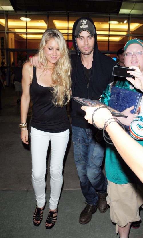 Enrique Iglesias, Anna Kournikova - Varias publicaciones americanas afirman que la pareja está esperando su primer hijo Enrique Iglesias, Anna Kournikova - Varias publicaciones americanas afirman que la pareja está esperando su primer hijo