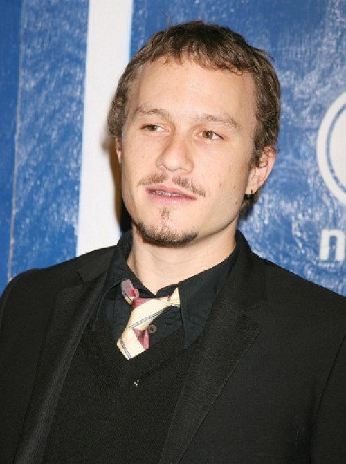 Heath Ledger - Heath Ledger falleció en enero de 2008 a la temprana edad de 28 años por una sobredosis de medicamentos Heath Ledger - Heath Ledger falleció en enero de 2008 a la temprana edad de 28 años por una sobredosis de medicamentos