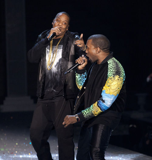 Kanye West, Jay-Z, Beyonce - Kanye West y Jaz-Z han saboreado las mieles del éxito como dúo en "Watch The Crone", además la pareja se ha embolsado más de cuatro millones de euros por ofrecer un show privado